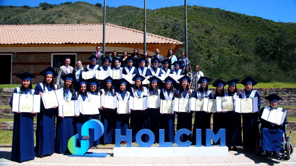 imagen-grados-liceo-holcim-2023.jpeg