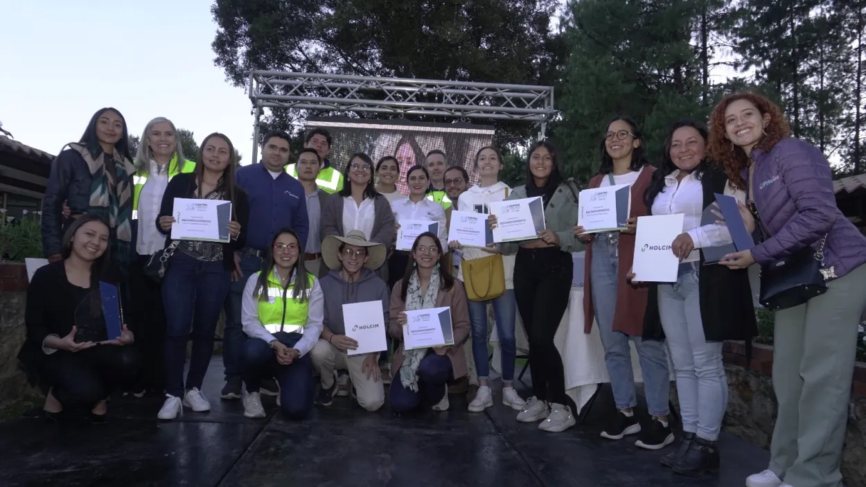 foto-ganadores-concurso-emprendedor-holcim.jpeg